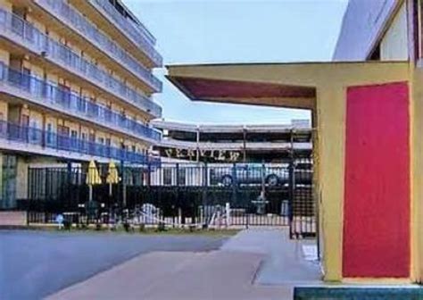 hotels near macon lake ar.